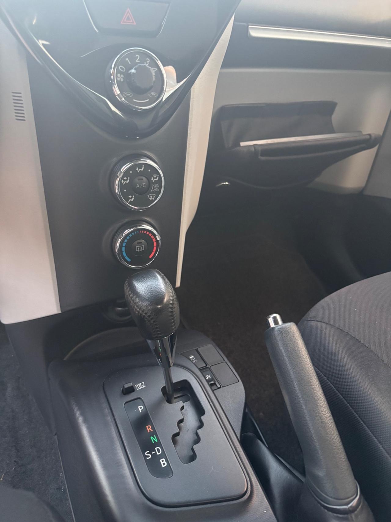 Toyota iQ 1.0 CVT Trend automatica