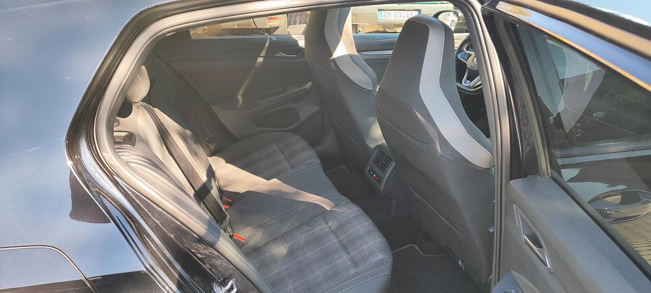 Volkswagen Golf 2.0 TDI GTD DSG 200cv