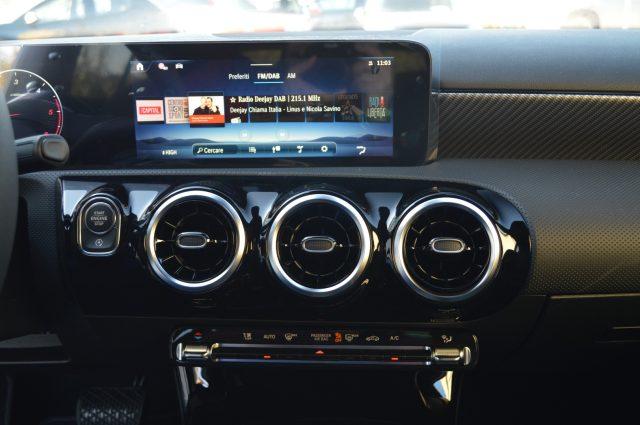 MERCEDES-BENZ A 180 d Automatic Business Extra Carplay