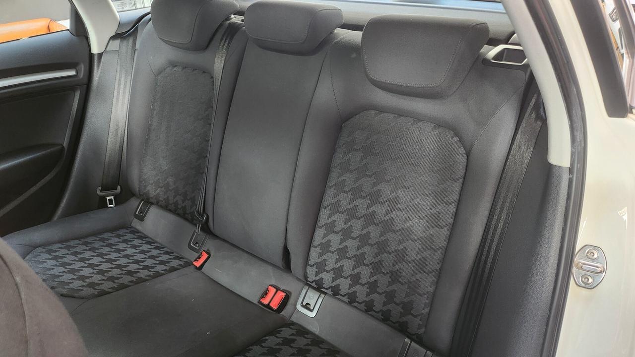 Audi A3 1.6 TDI sline Targa EZ090GL
