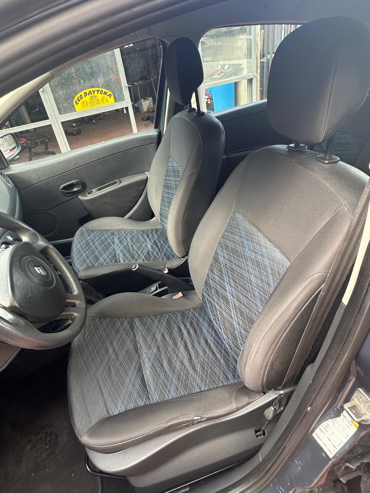 Renault Clio 1.2 16V 5 porte 4U Pack