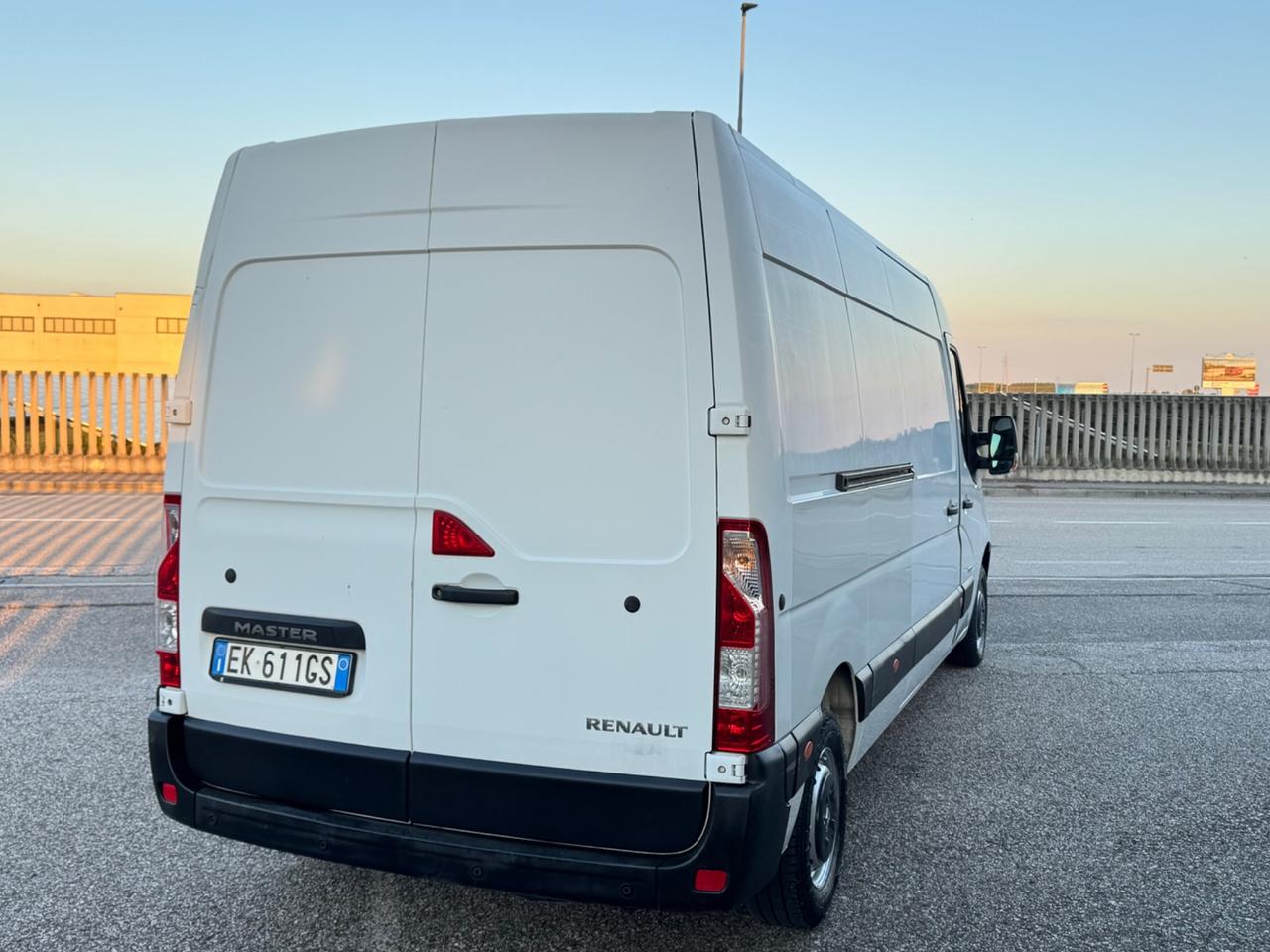 Renault Master 2.3 DCI 125cv L3H2