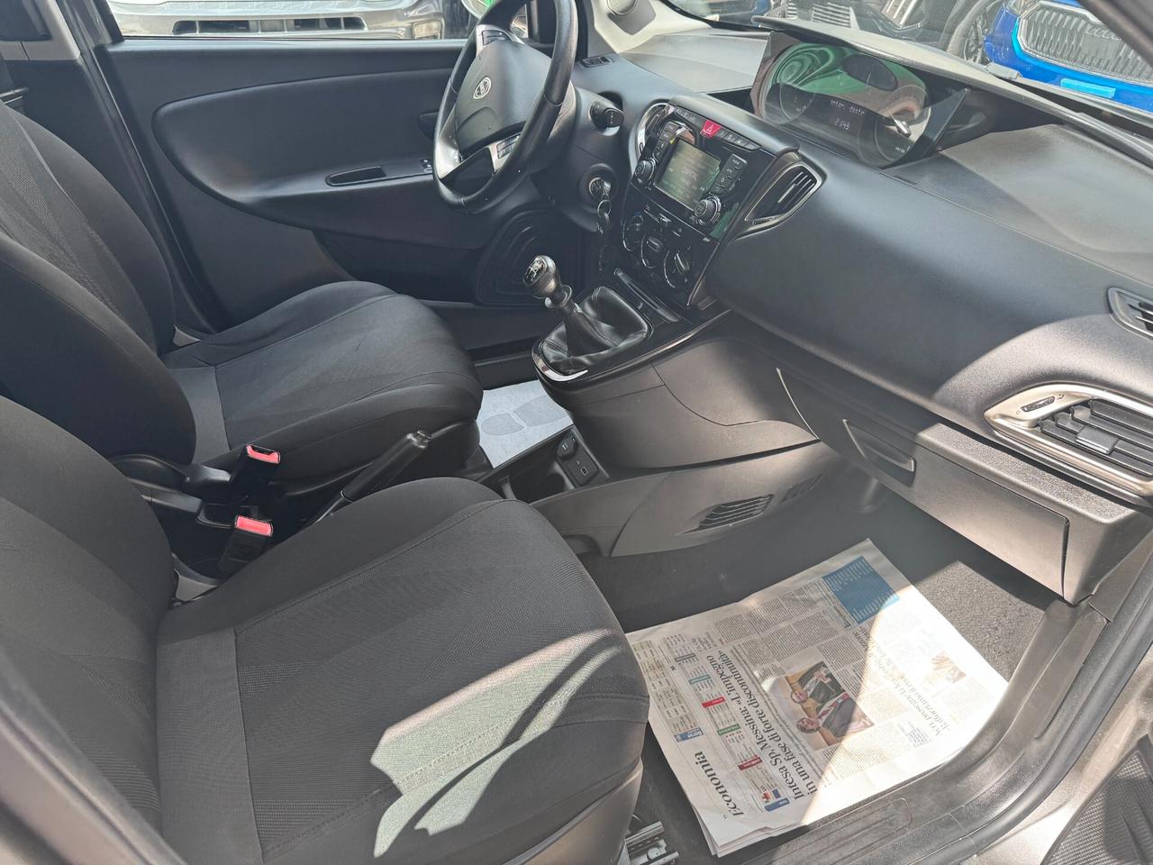 Lancia Ypsilon 1.2 69 CV 5 porte S&S Gold