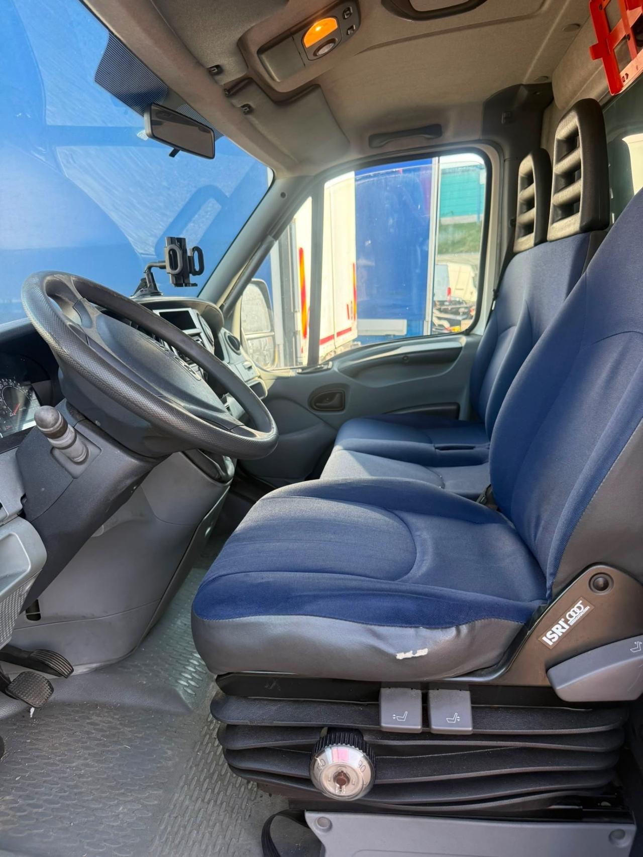 Iveco Dailly 65 con telone e pedana idraulica