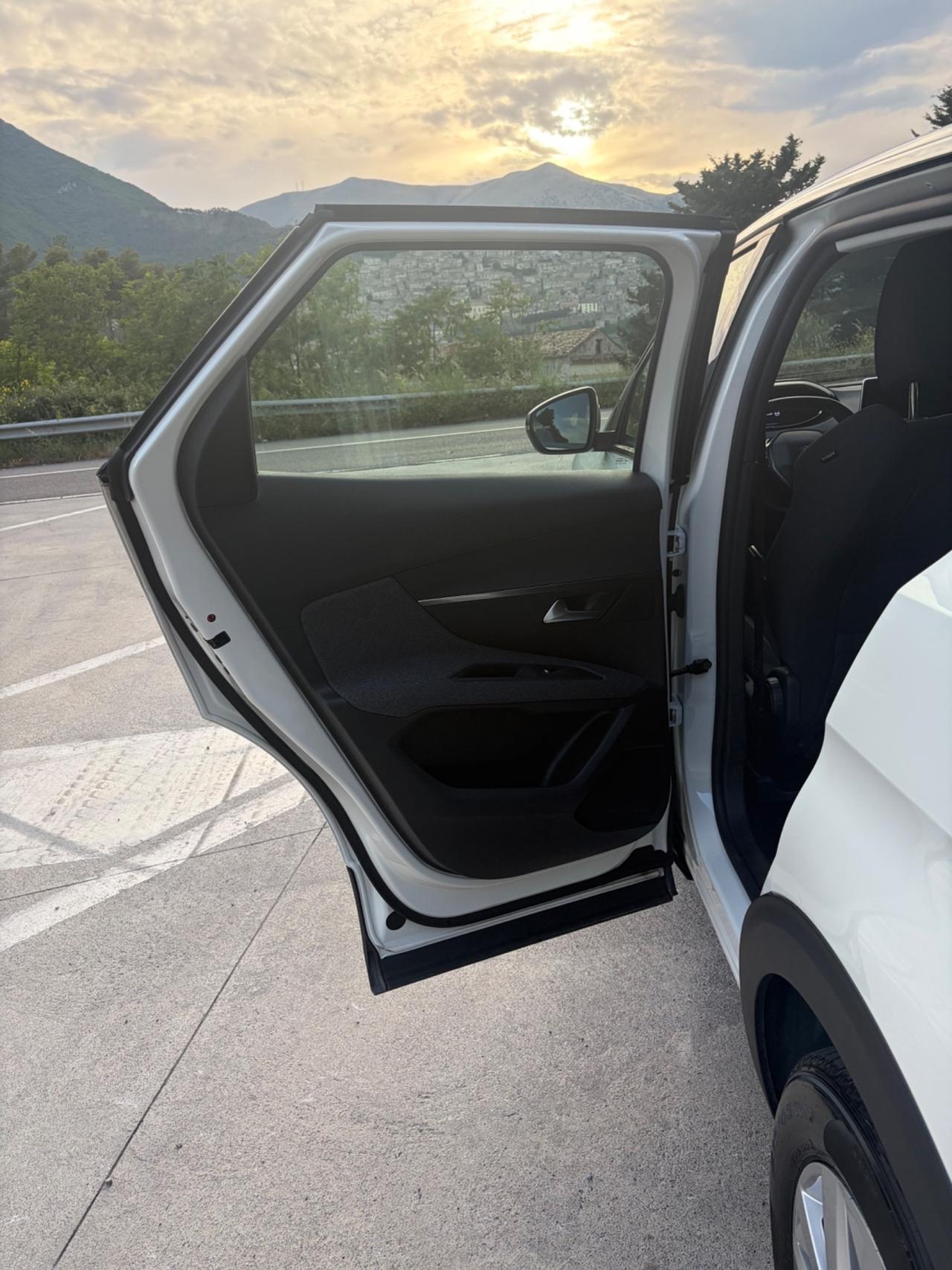 PEUGEOT 3008 BLUE HDI 2022