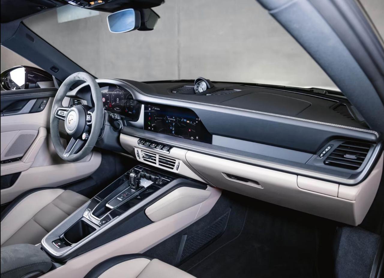 PORSCHE 992 Carrera 394cv*CONSEGNA 30 GIORNI*IVA DET