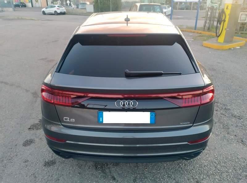 Audi Q8 50 TDI 286 CV Sport ACC, CERCHI "22