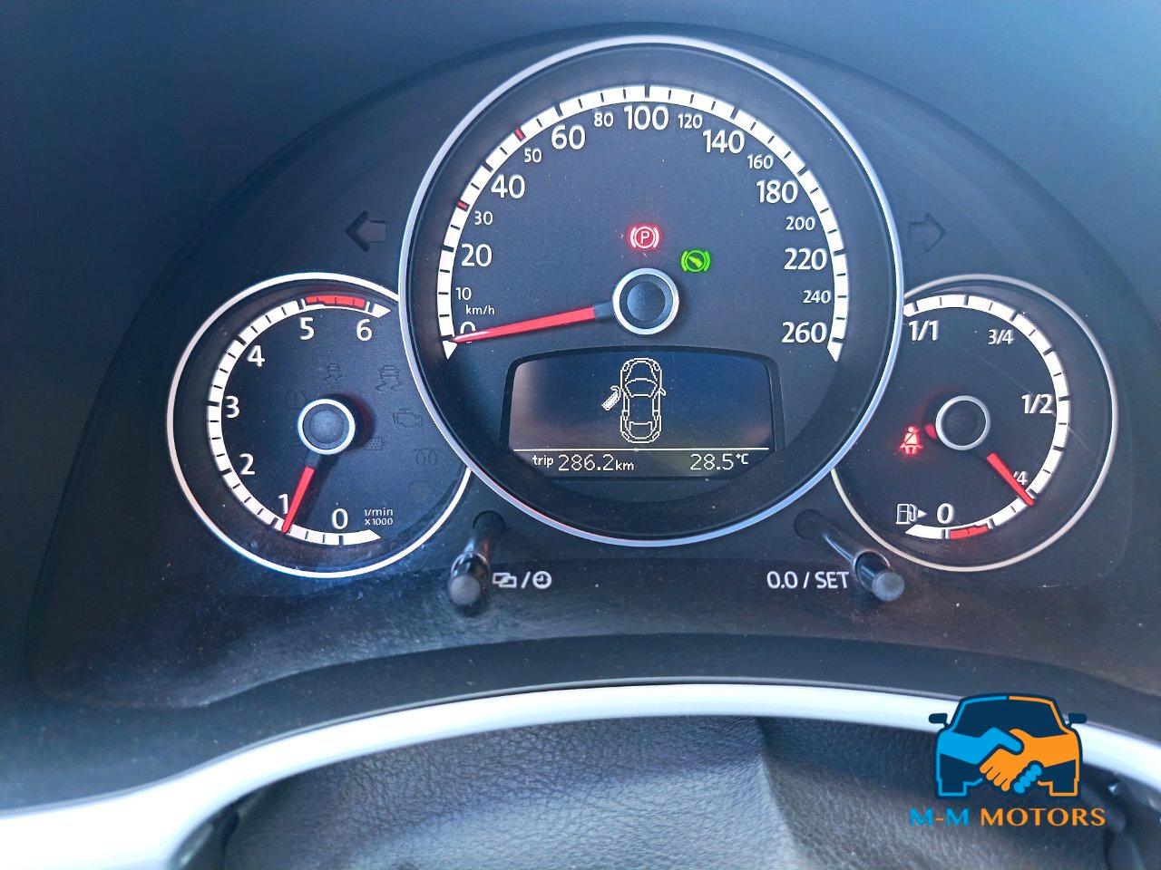Volkswagen Maggiolino Cabrio 1.6 tdi Design 105cv dsg