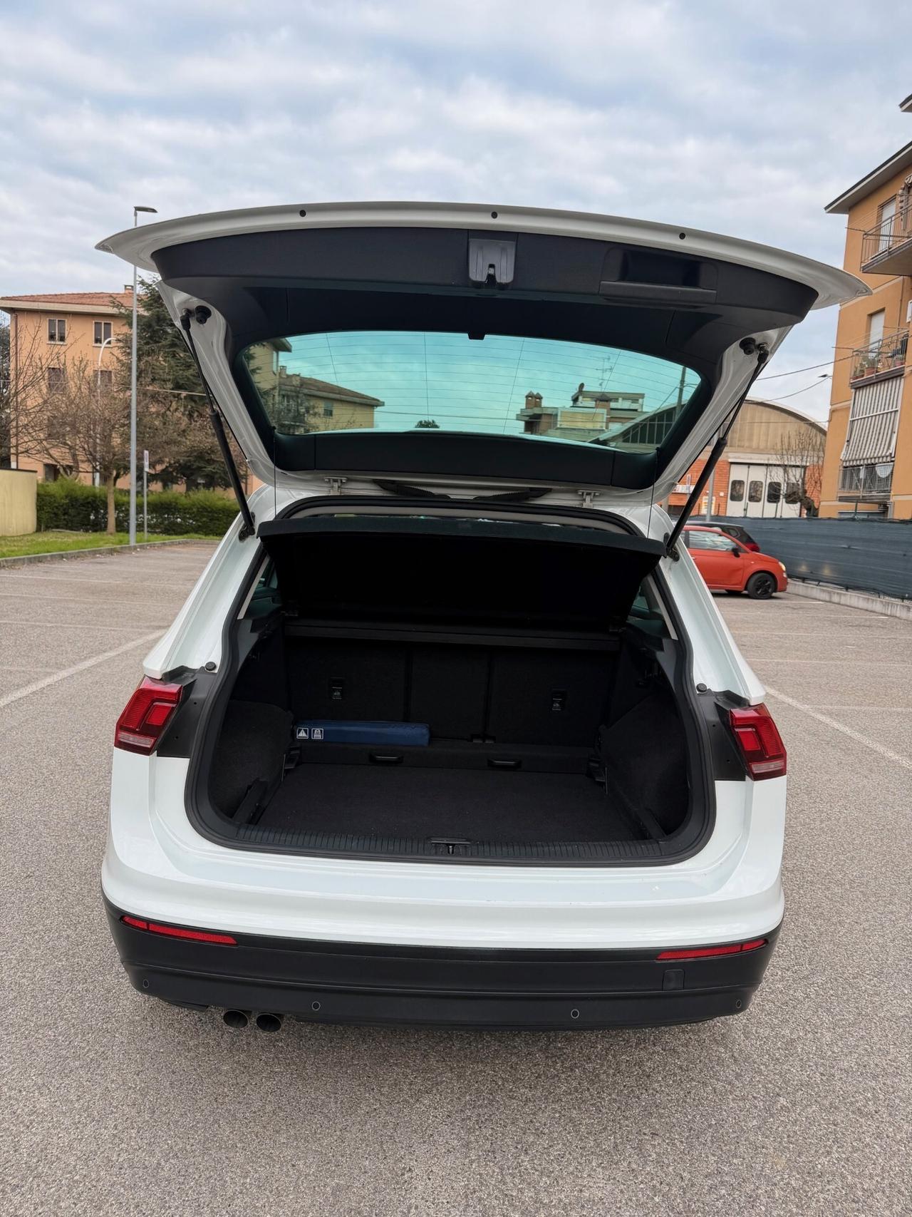 Volkswagen Tiguan 1.6 tdi dci - NEOP. - NAV. - 12 MESI DI GARANZIA -