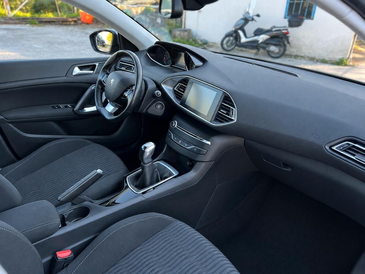 PEUGEOT 308 1.2 SW Pure tech- 2015