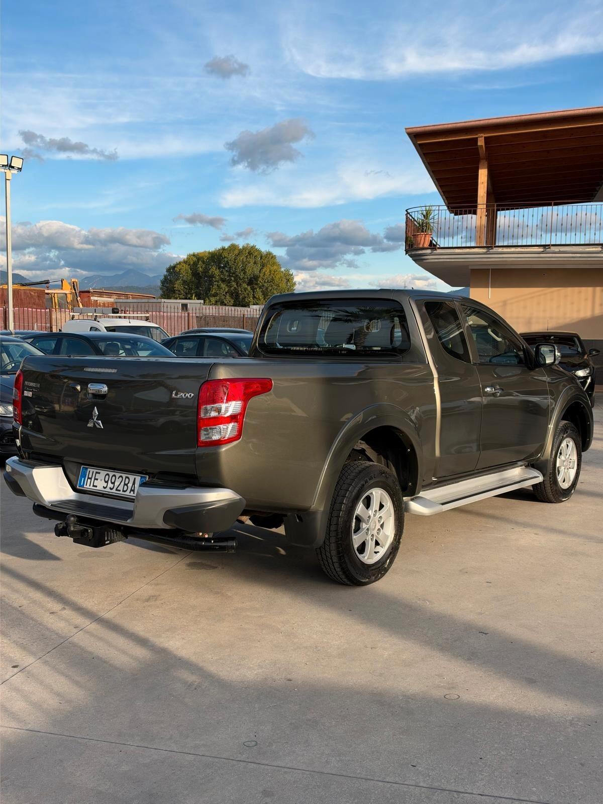 Mitsubishi L200 2.4 DI-D/181CV Double Cab Intense Hp Mivec SDA