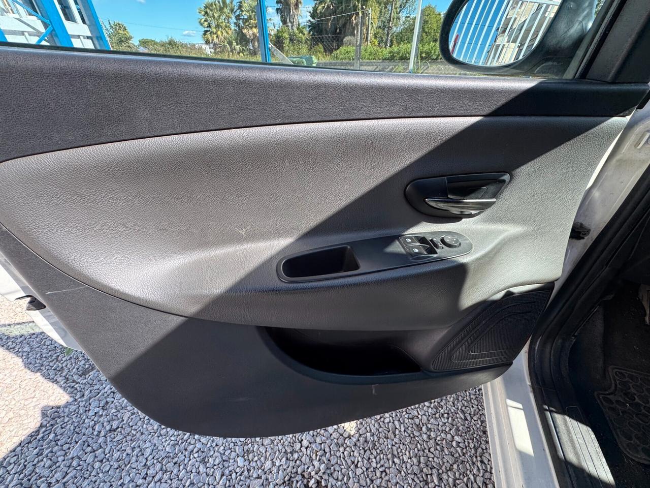 Lancia Ypsilon 1.2 69 CV 5 porte GPL DI SERIE 1PROP. KM CERTIFICATI
