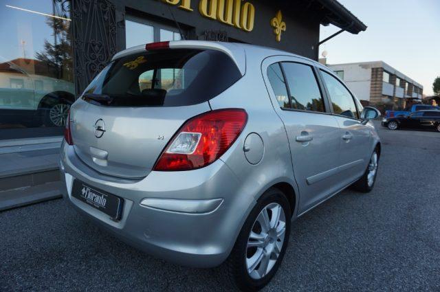 OPEL Corsa 1.4 16V 5 porte Cosmo NEOPATENTATI