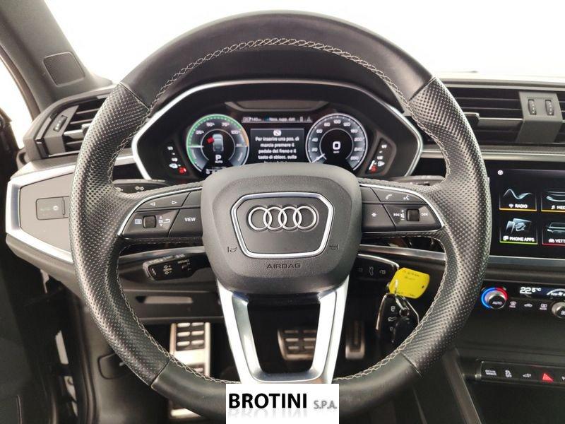 Audi Q3 Sportback 45 TFSI e S tronic Identity Black