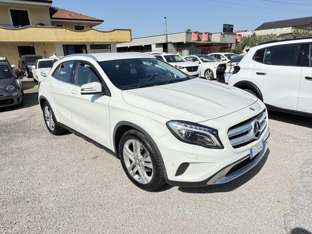 MERCEDES-BENZ GLA 200CDI PREMIUM PER NEOPATENTATI