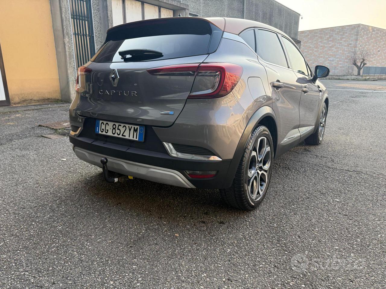 Renault Captur 1.6 E-Tech hybrid Intens 145cv auto