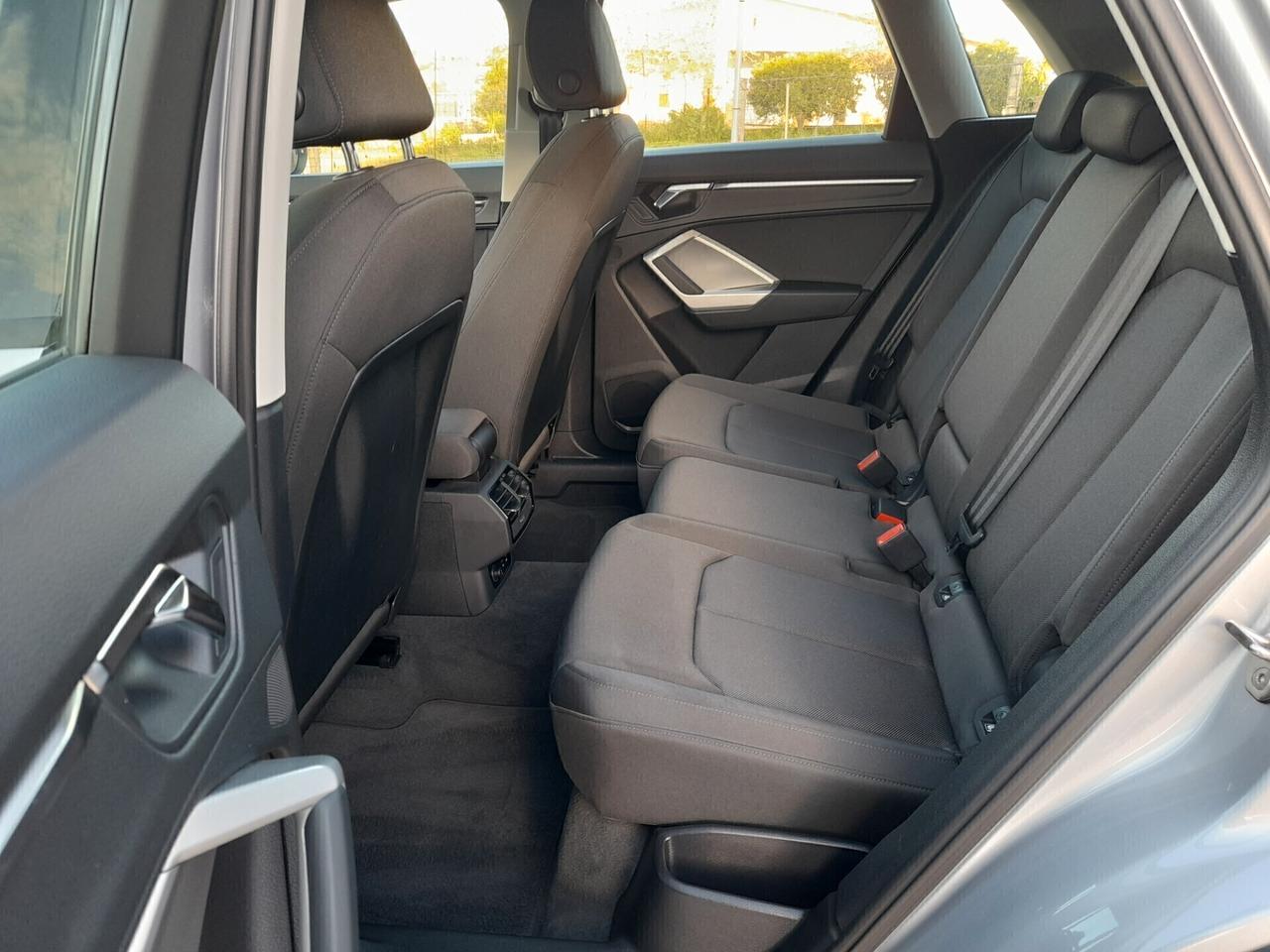 Audi Q3 35 TDI S tronic Business Advanced ANN02020