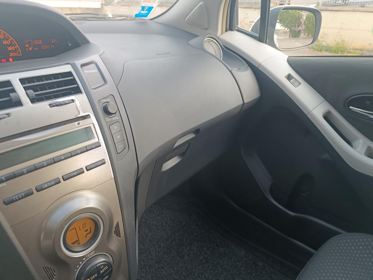 Toyota Yaris 1.0 5 porte SOLAMENTE 108.000 KM