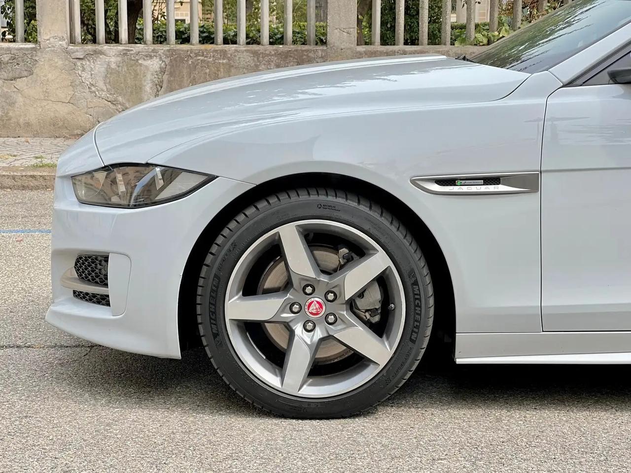 Jaguar XE 2.0 250 CV AWD aut. R-Sport