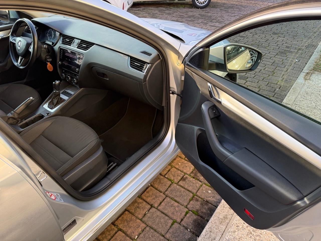 Skoda Octavia 1.6 TDI CR 115 CV DSG Wagon Executive