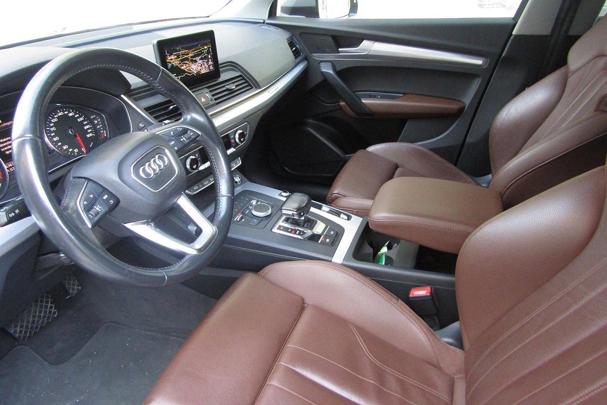 AUDI Q5 40 TDI quattro S tronic Business