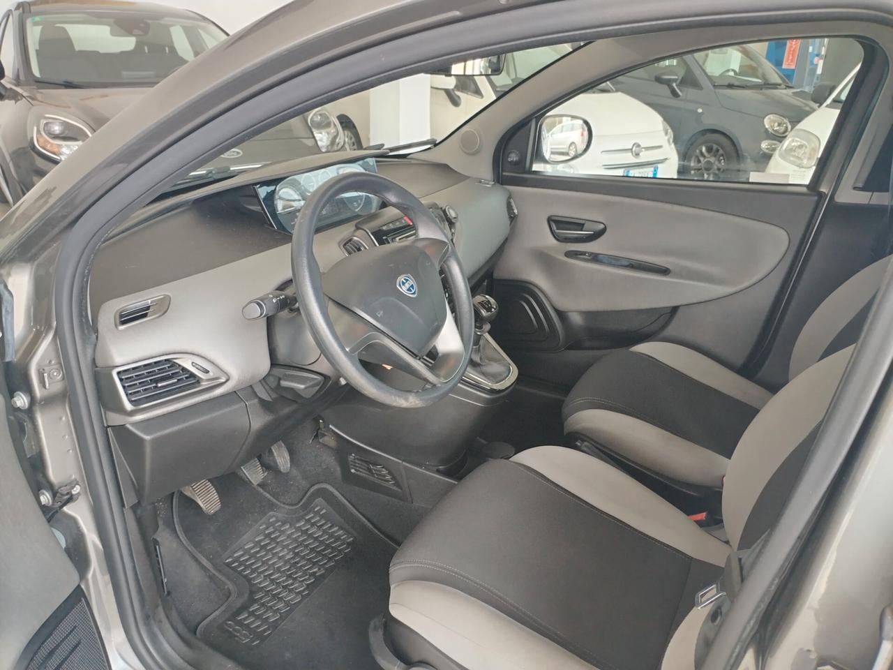 Lancia Ypsilon 1.2 69 CV 5 porte Silver