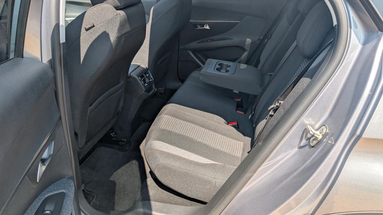Peugeot 3008 BlueHDi 130 EAT8 TETTO APRIBILE