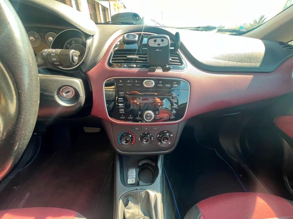 Fiat Punto 1.4 5 porte cambio manuale e automatico