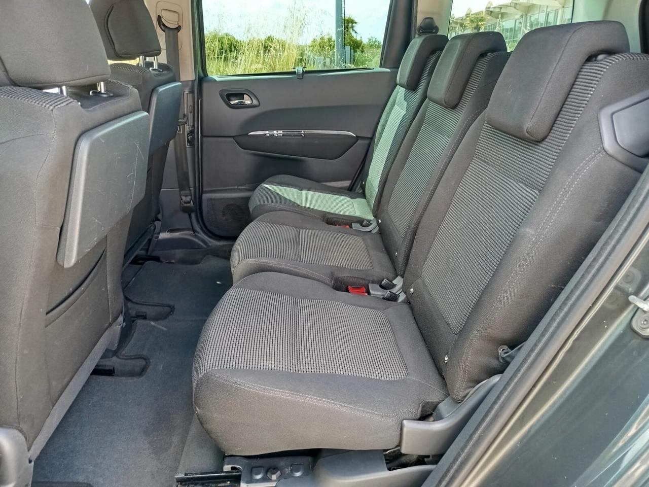 Peugeot 5008 1.6 HDi 110CV cambio robotizzato Féline