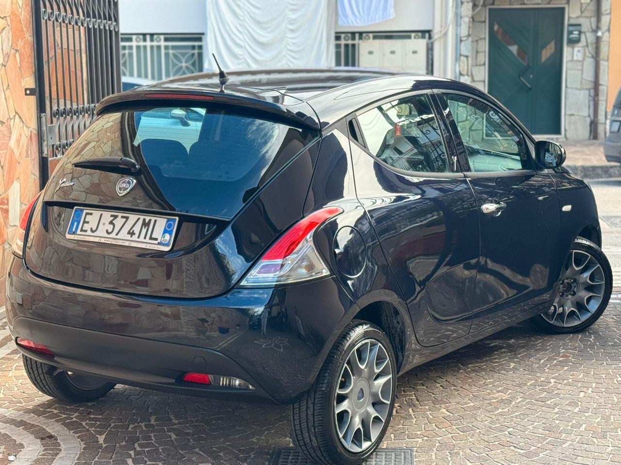 Lancia Ypsilon 0.9 TwinAir 85 CV 5 porte S&S Gold