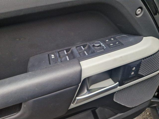 LAND ROVER Defender 110 3.0D I6 300 CV AWD X-Dynamic