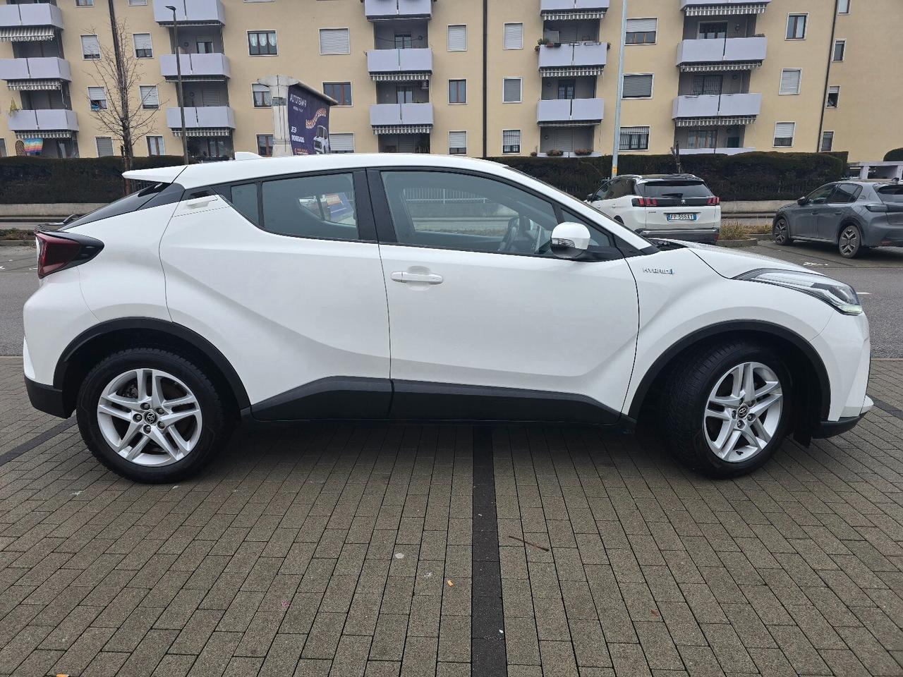 Toyota C-HR 1.8 Hybrid E-CVT Business