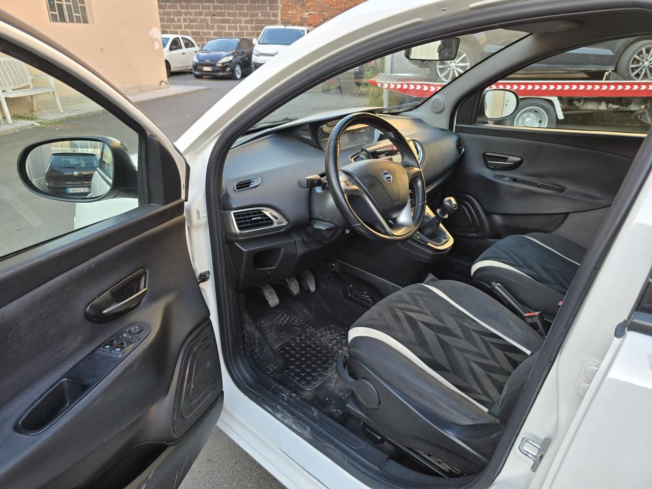 Lancia Ypsilon 1.2 69 CV 5 porte Platinum perfetta possibilita 12 mesi garanzia