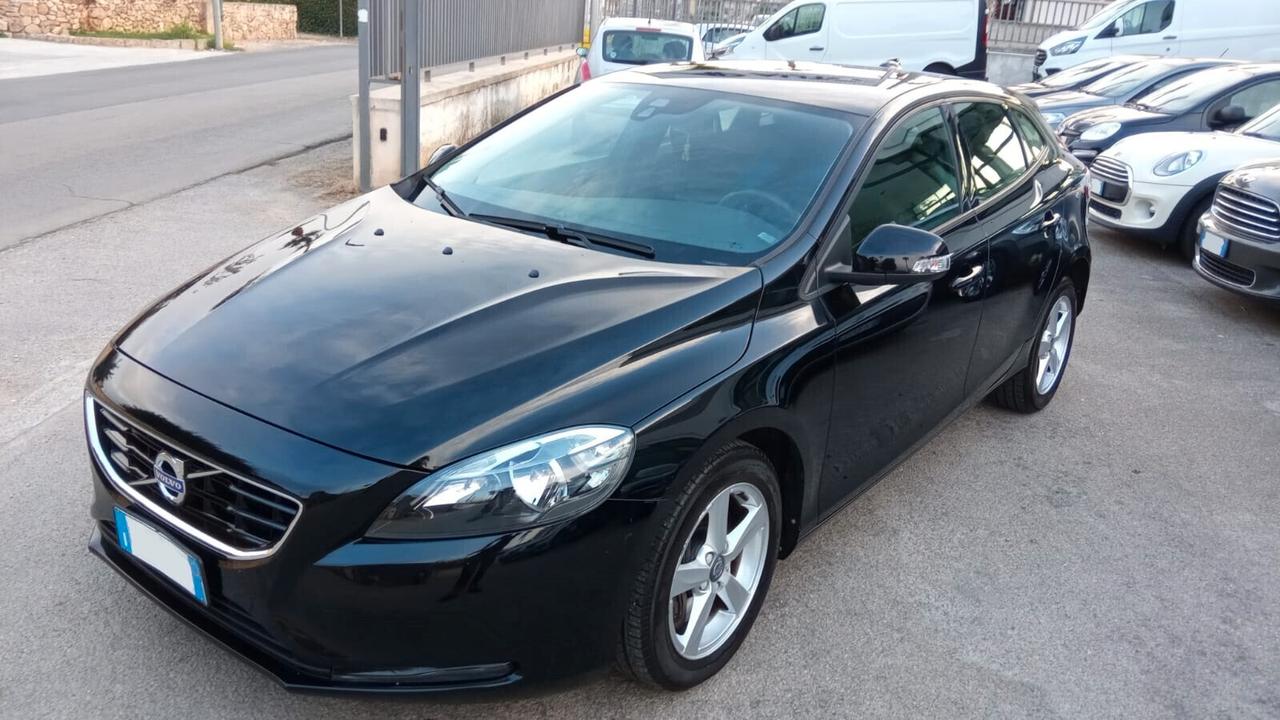 Volvo V40 D2 Momentum GearTronic