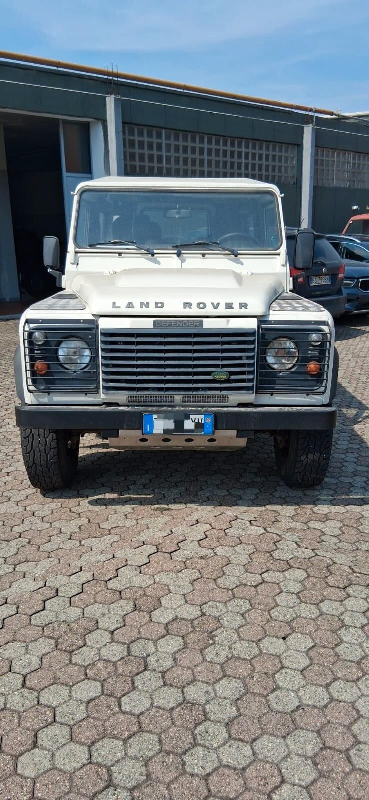 Land Rover Defender 90 2.4 TD4 Station Wagon S