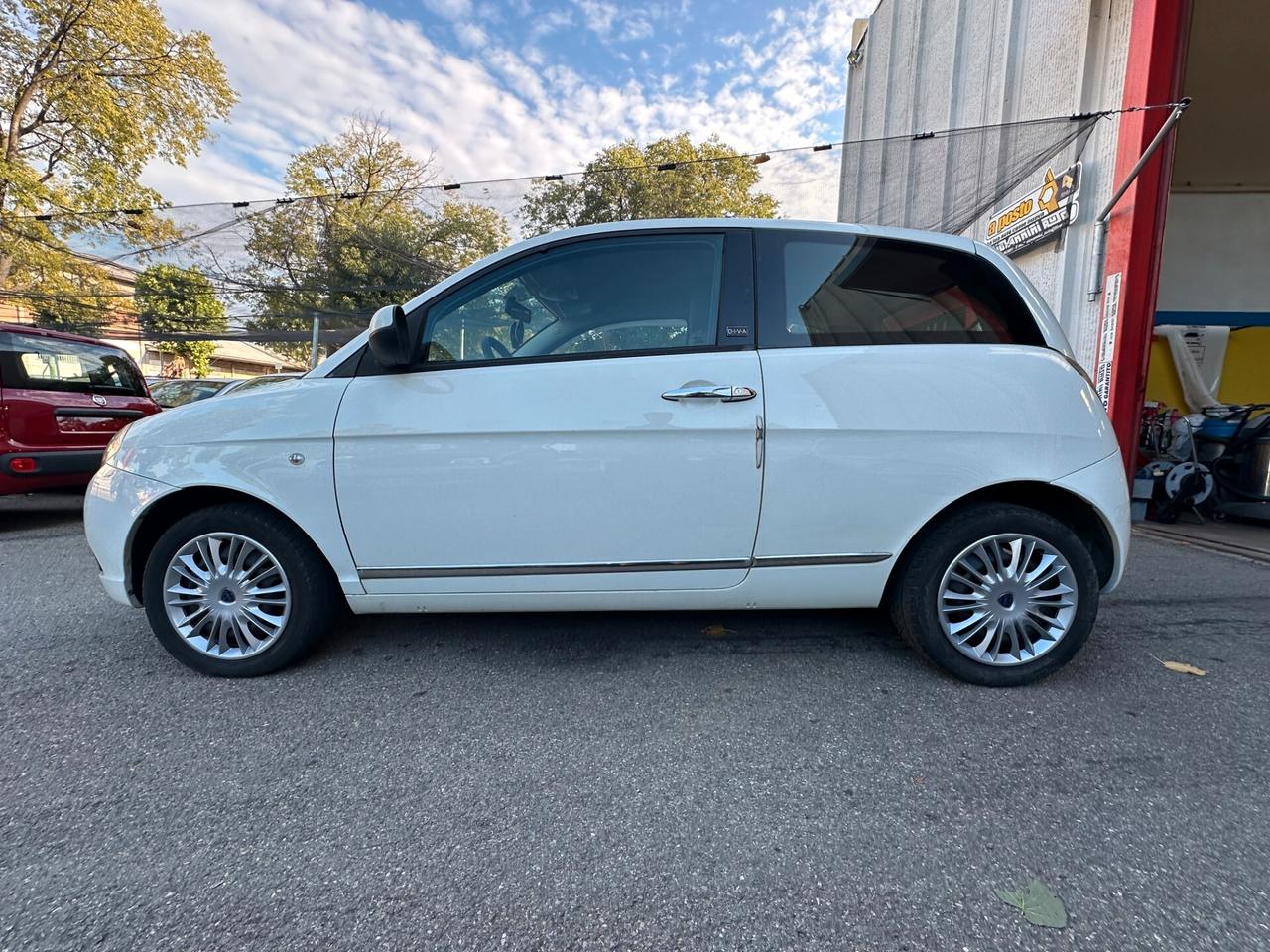Lancia Ypsilon 1.3 MJT 75 CV Diva