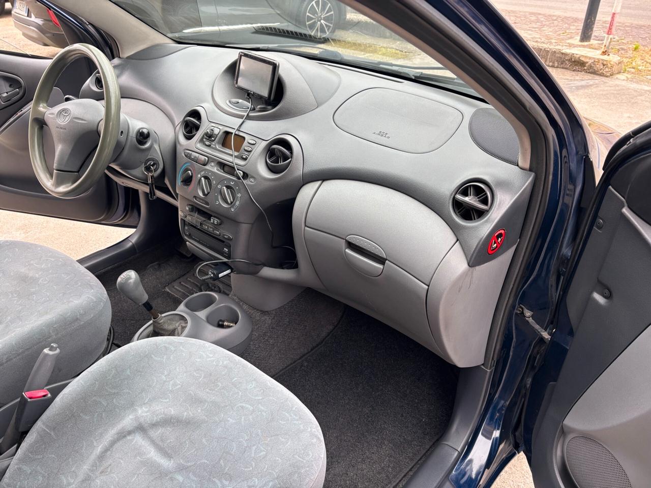 Toyota Yaris 1.0i 16V cat 5 porte Sol-2000