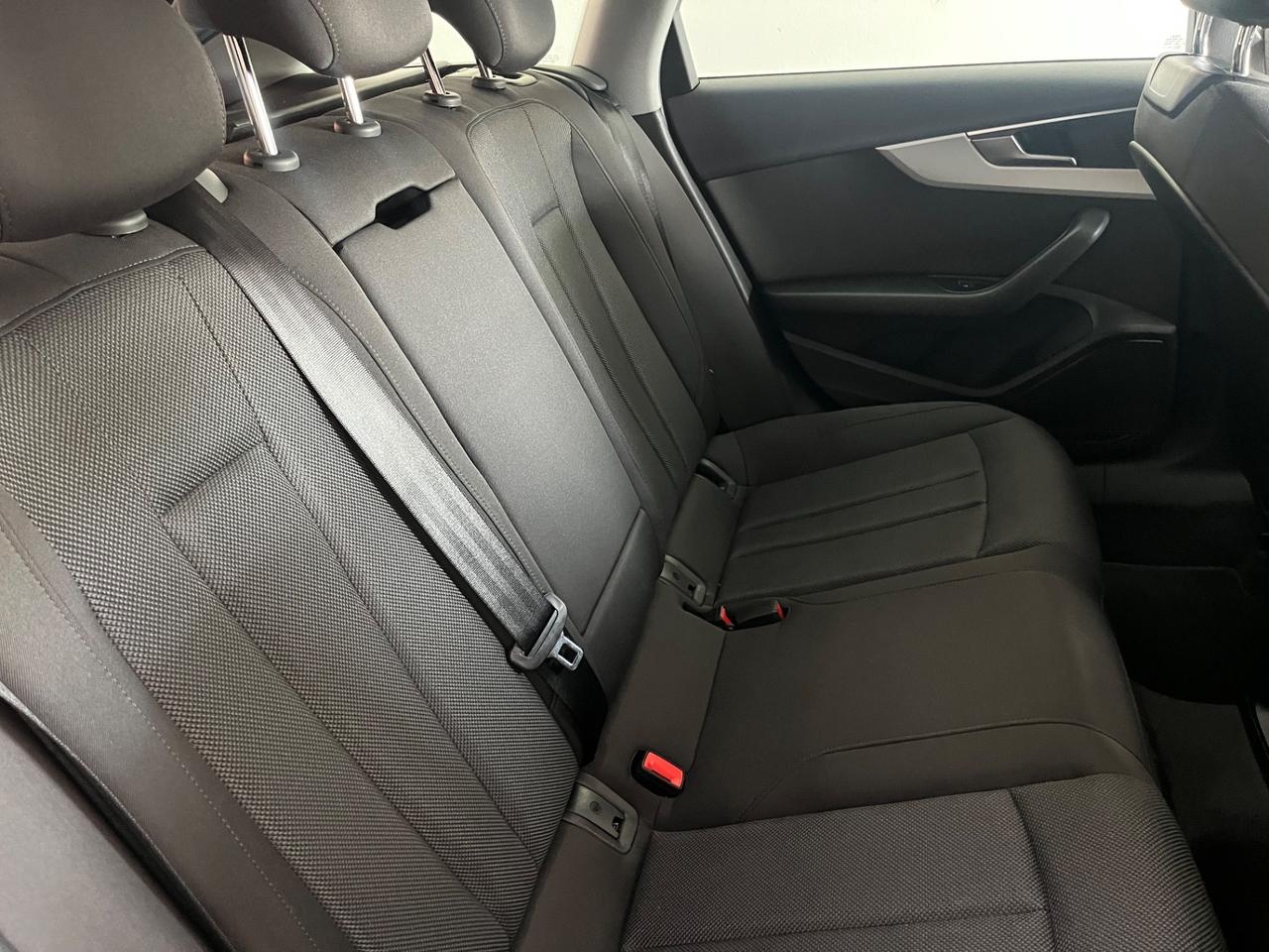 Audi A4 Avant 40 TDI S tronic line edition