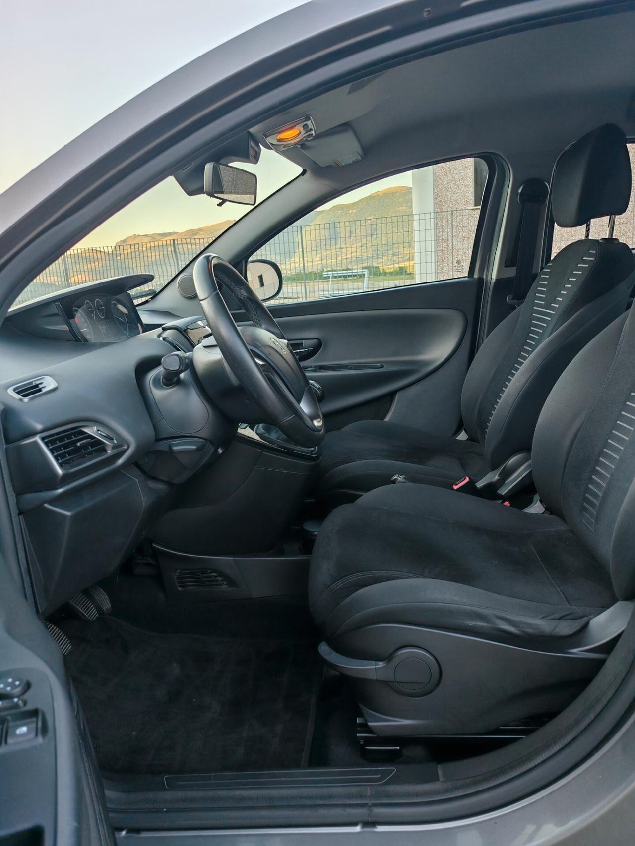Lancia Ypsilon 1.2 69 CV Platinum