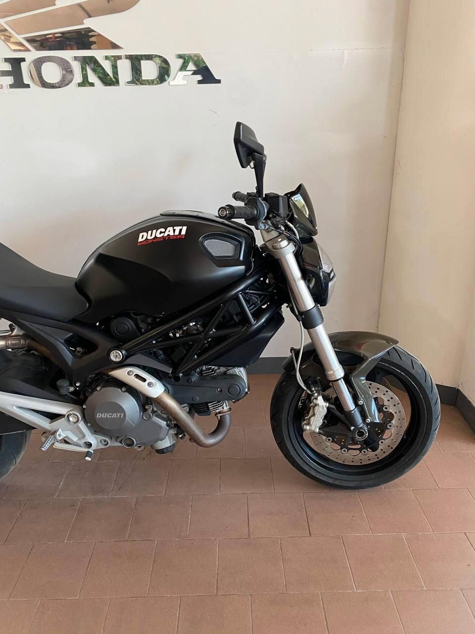 Ducati Monster 696