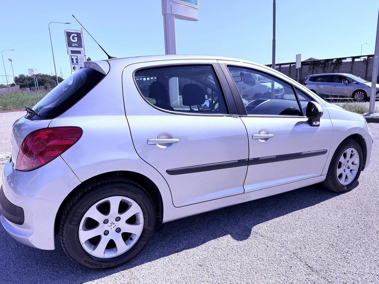 Peugeot 207 1.4 HDi 70CV 5p. Ok neopatentati