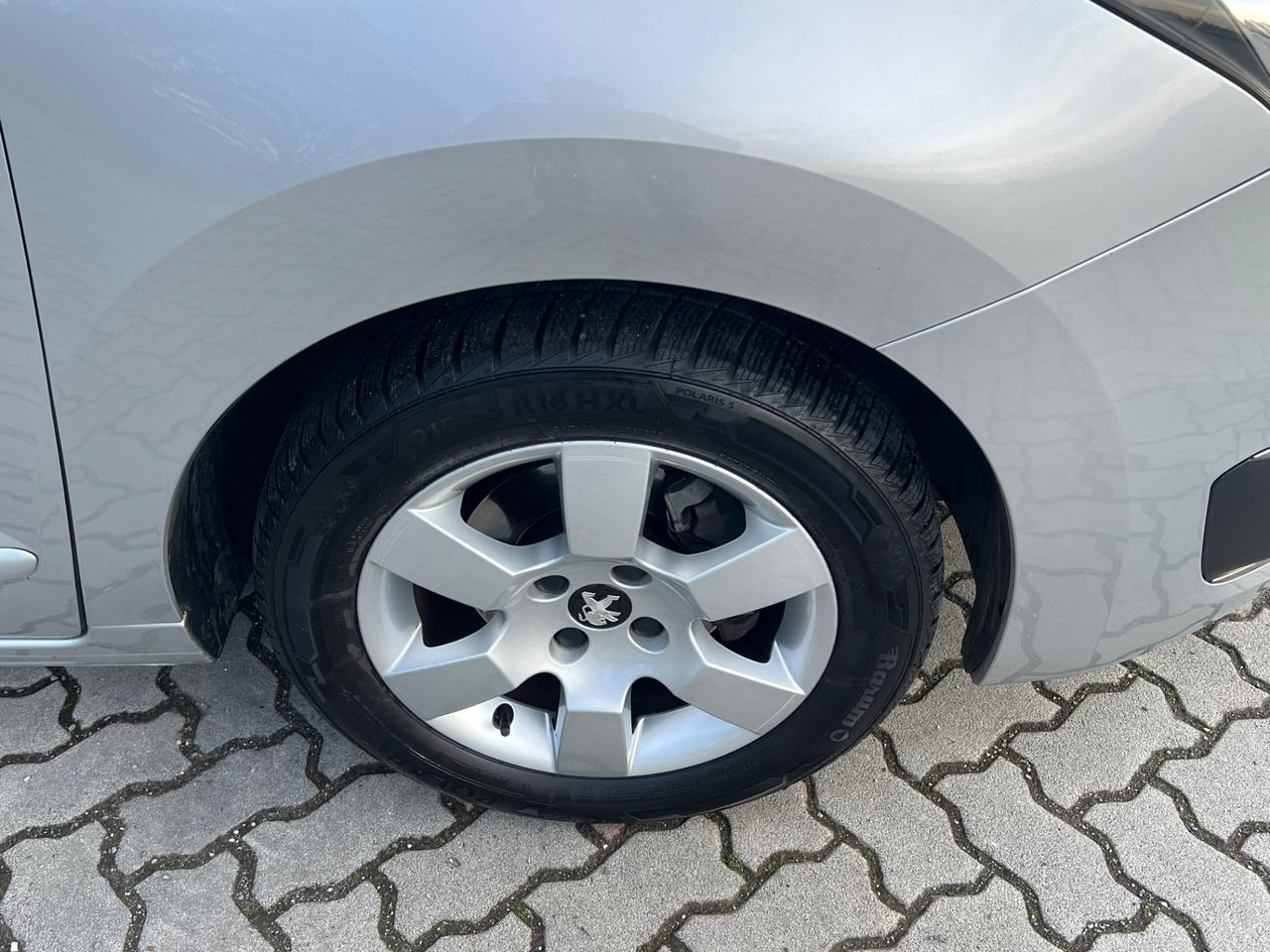 Peugeot 5008 1.6 HDi 115CV Allure