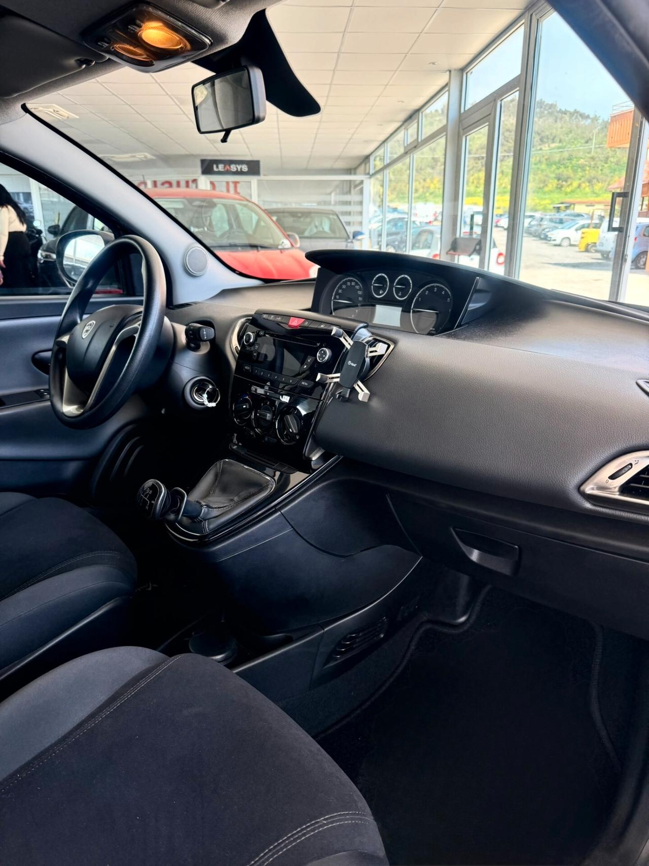 Lancia Ypsilon 1.2 69 CV 5 porte Gold