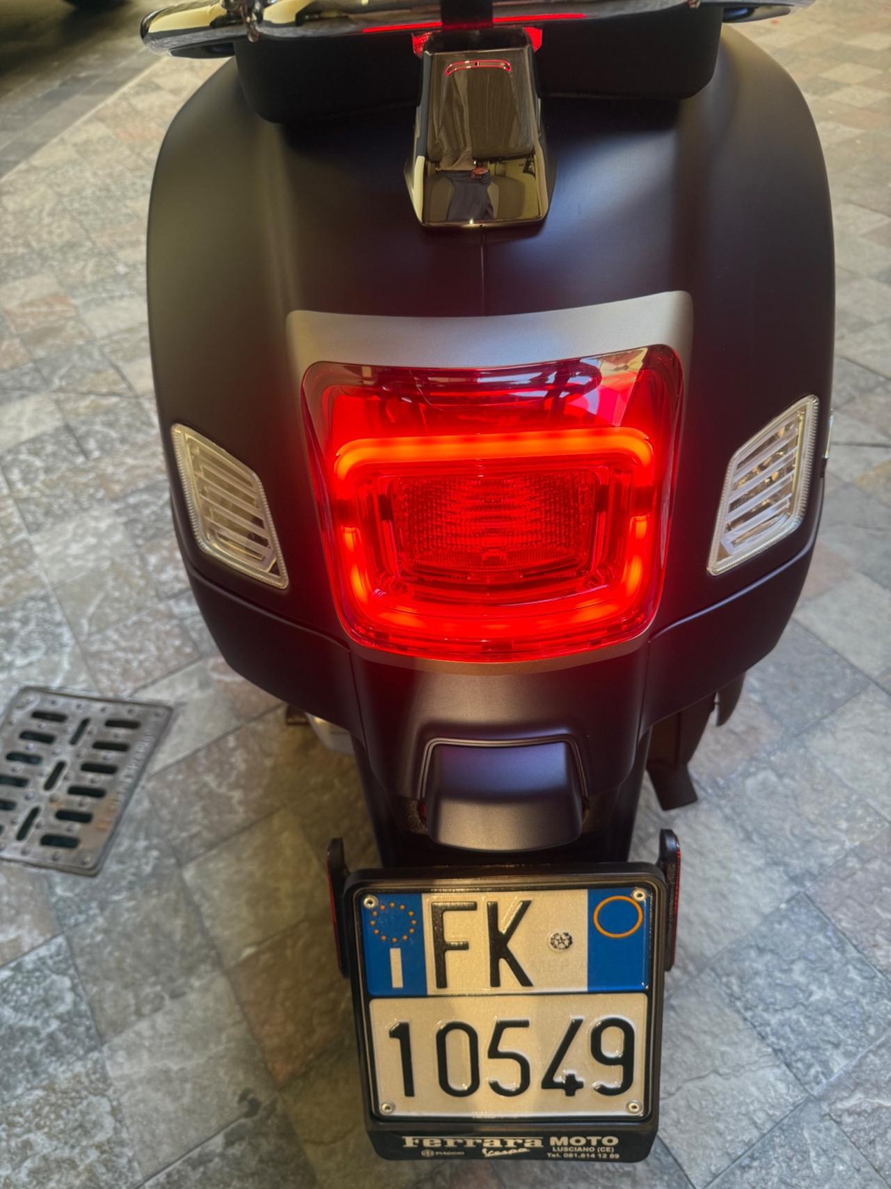 Piaggio Vespa 300 GTS SUPER TECH