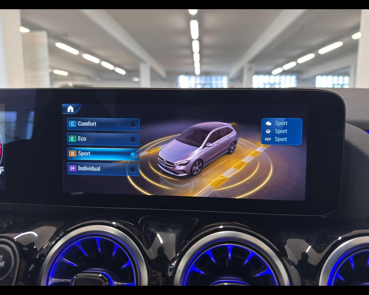 Mercedes-Benz Classe B (W247) - B 180 d Automatic AMG Line Premium