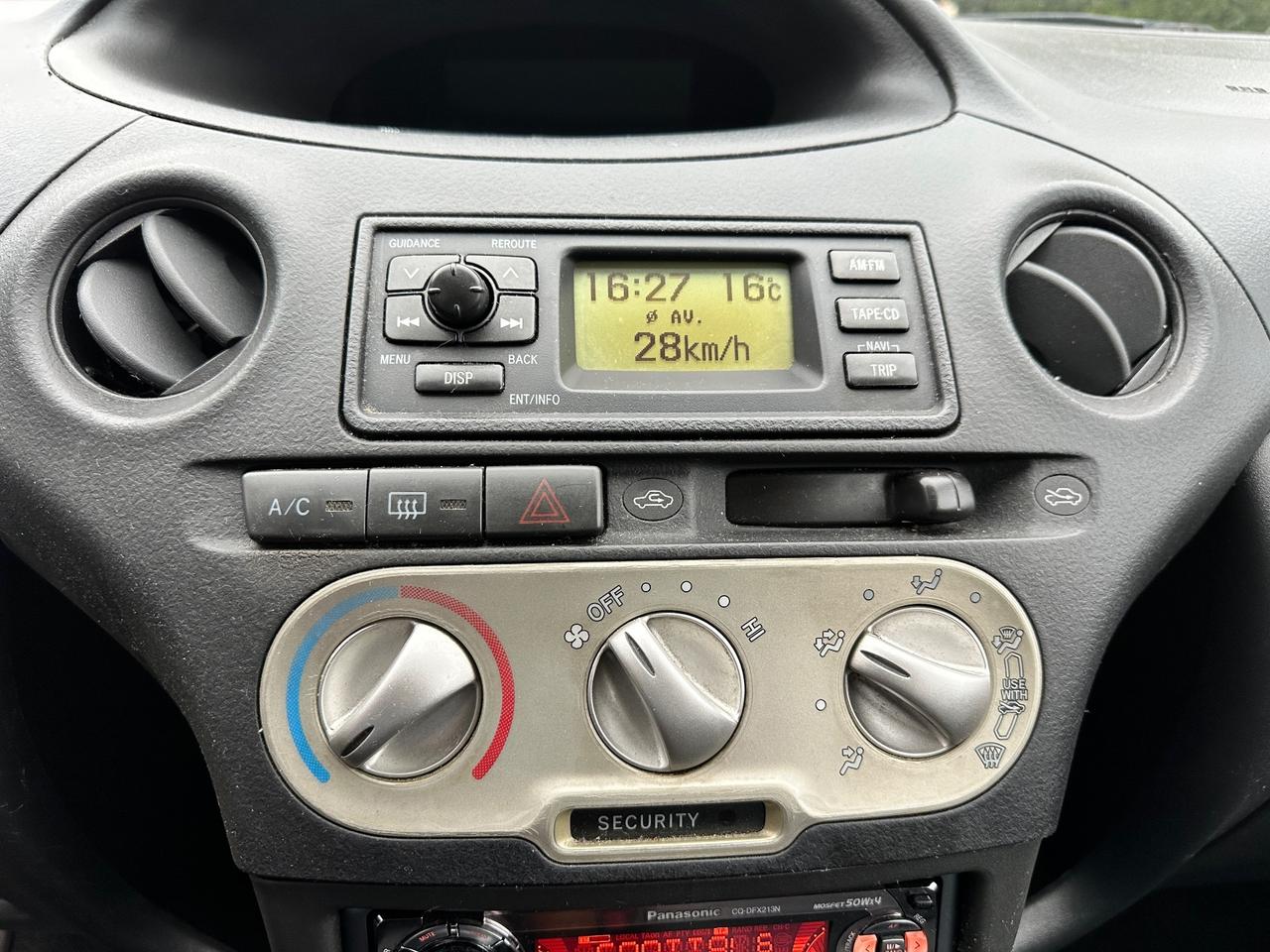 Toyota Yaris 1.0i 16V cat 5 porte Sol