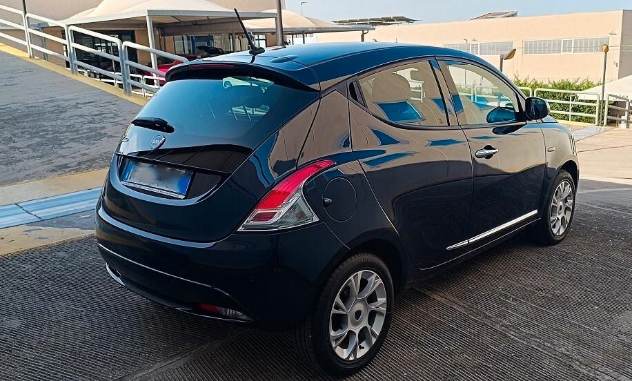 Lancia Ypsilon 1.2 69 CV 5 porte S&S Platinum