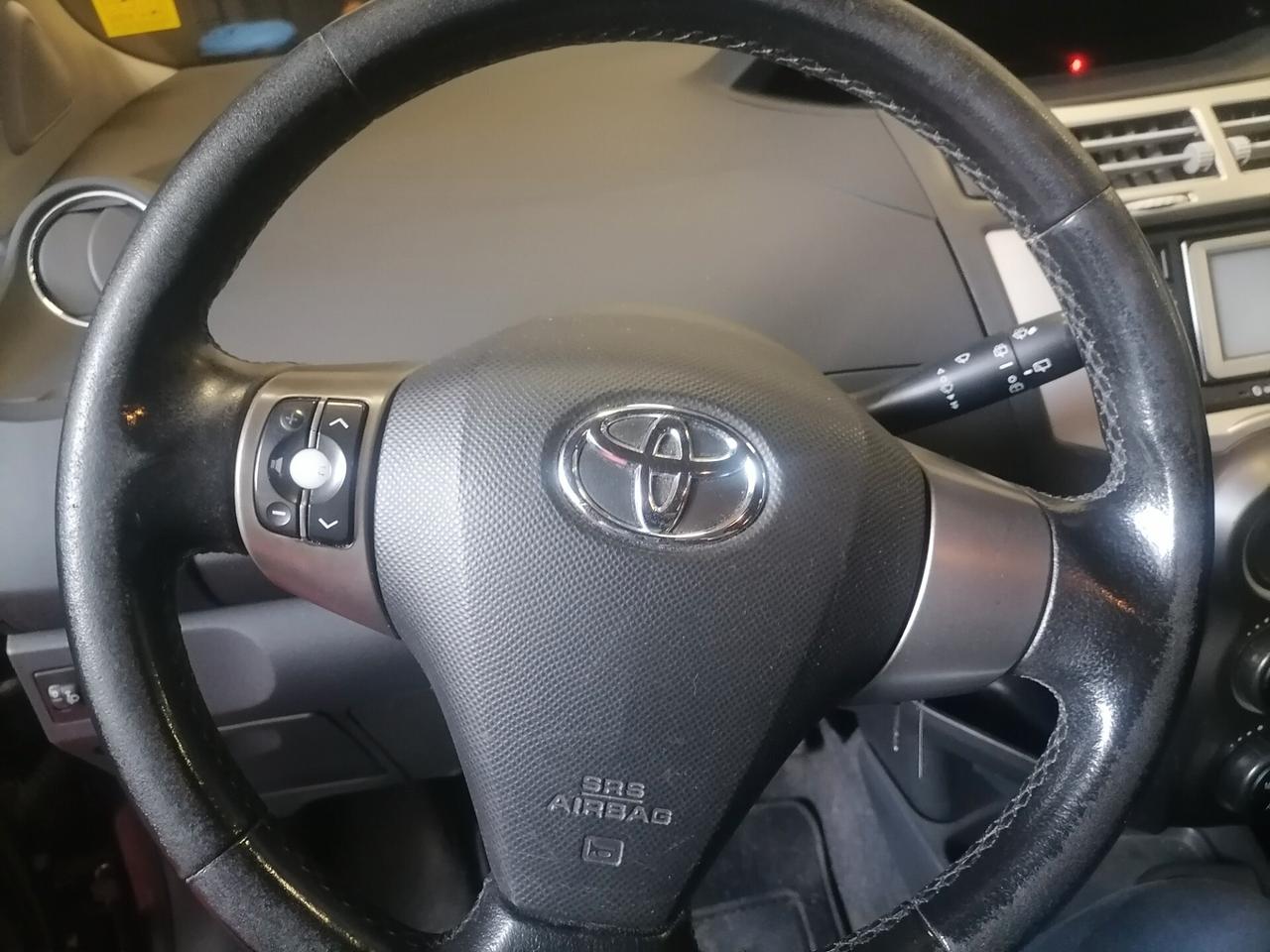 Toyota Yaris 1.0 5 porte Luxury Pack