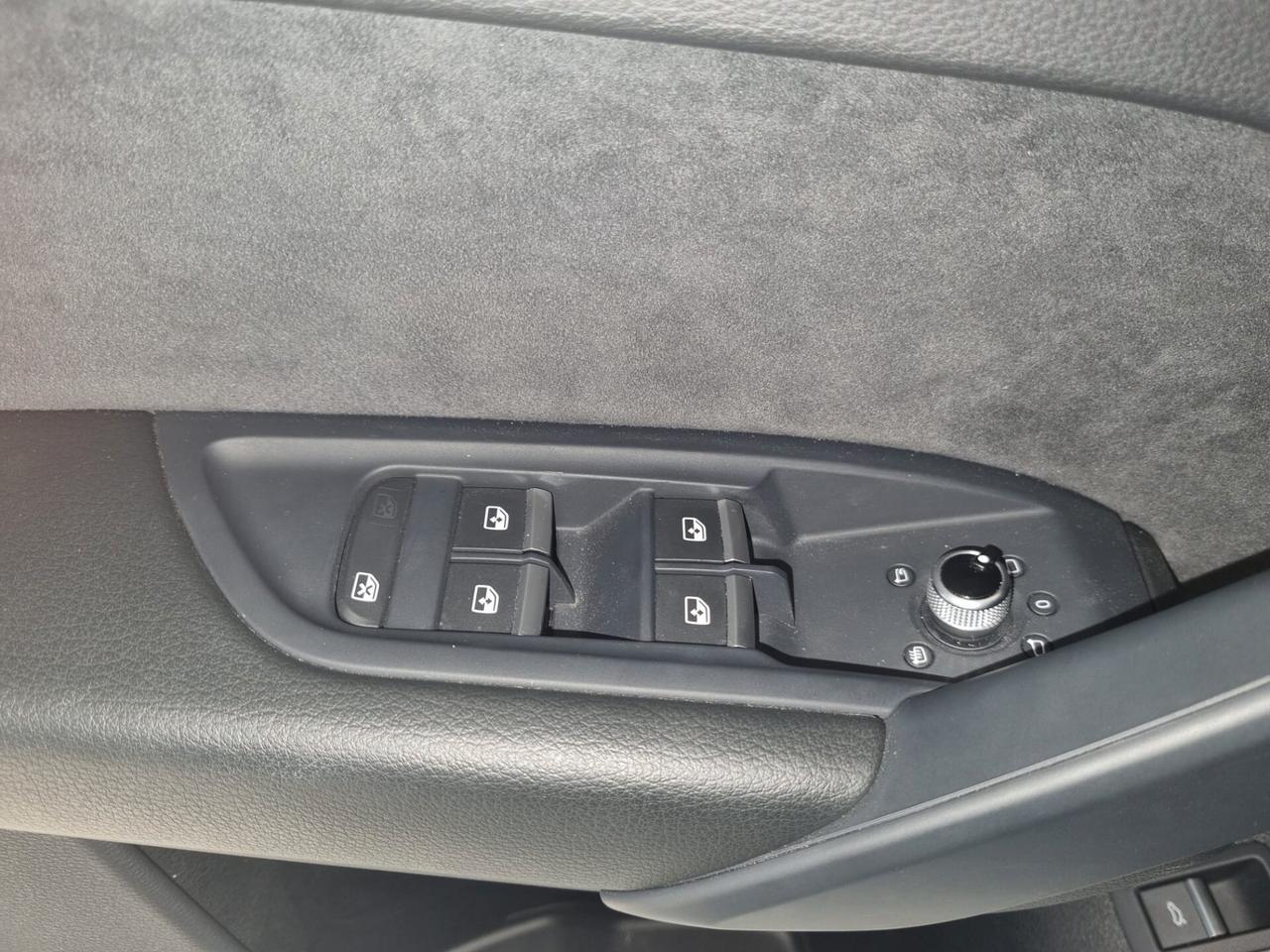 Audi Q5 40 TDI 204 CV quattro S tronic Identity Black