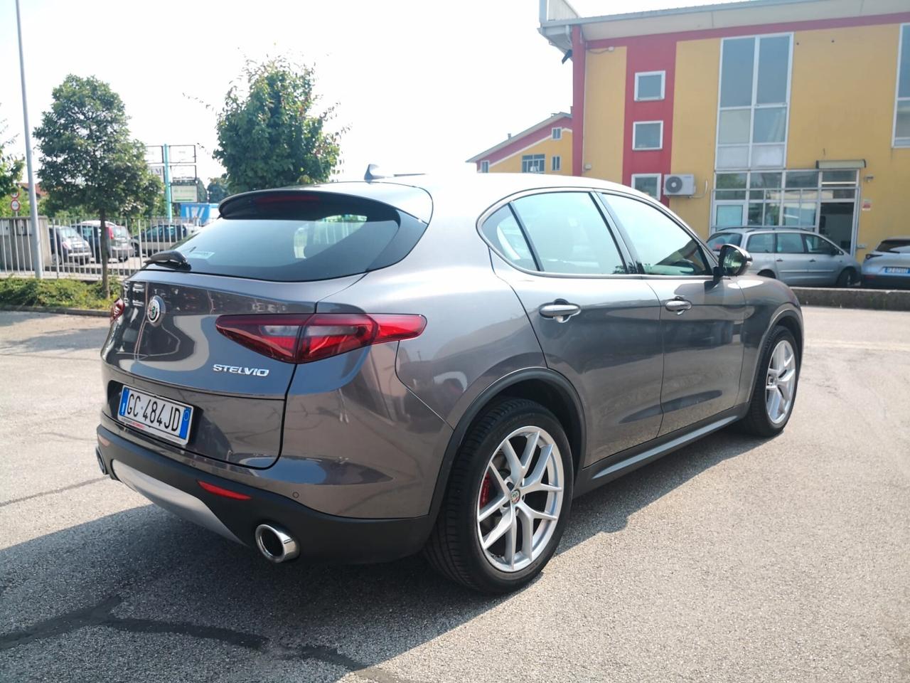 Alfa Romeo Stelvio 2.2 Turbodiesel 190 CV AT8 RWD Executive